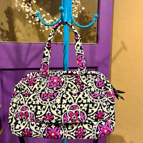 VERA BRADLEY CARRY-ON TRAVEL BAG🩷🖤 - Picture 1 of 4
